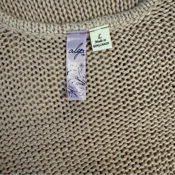 ALYA Pink Sweater with bell Sleeves (L) white details, accent back cutout! - Picture 4 of 12